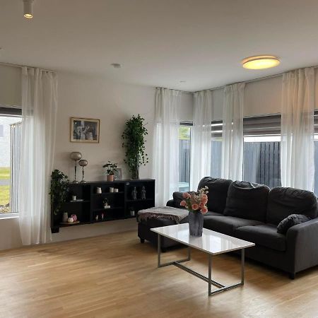Spacious 3Br Condo Near Blue Lagoon 15M Airport 9M Njarthvik Exteriér fotografie